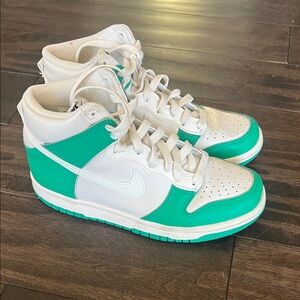 Nike Dunk High - size 5.5 youth or womens 7